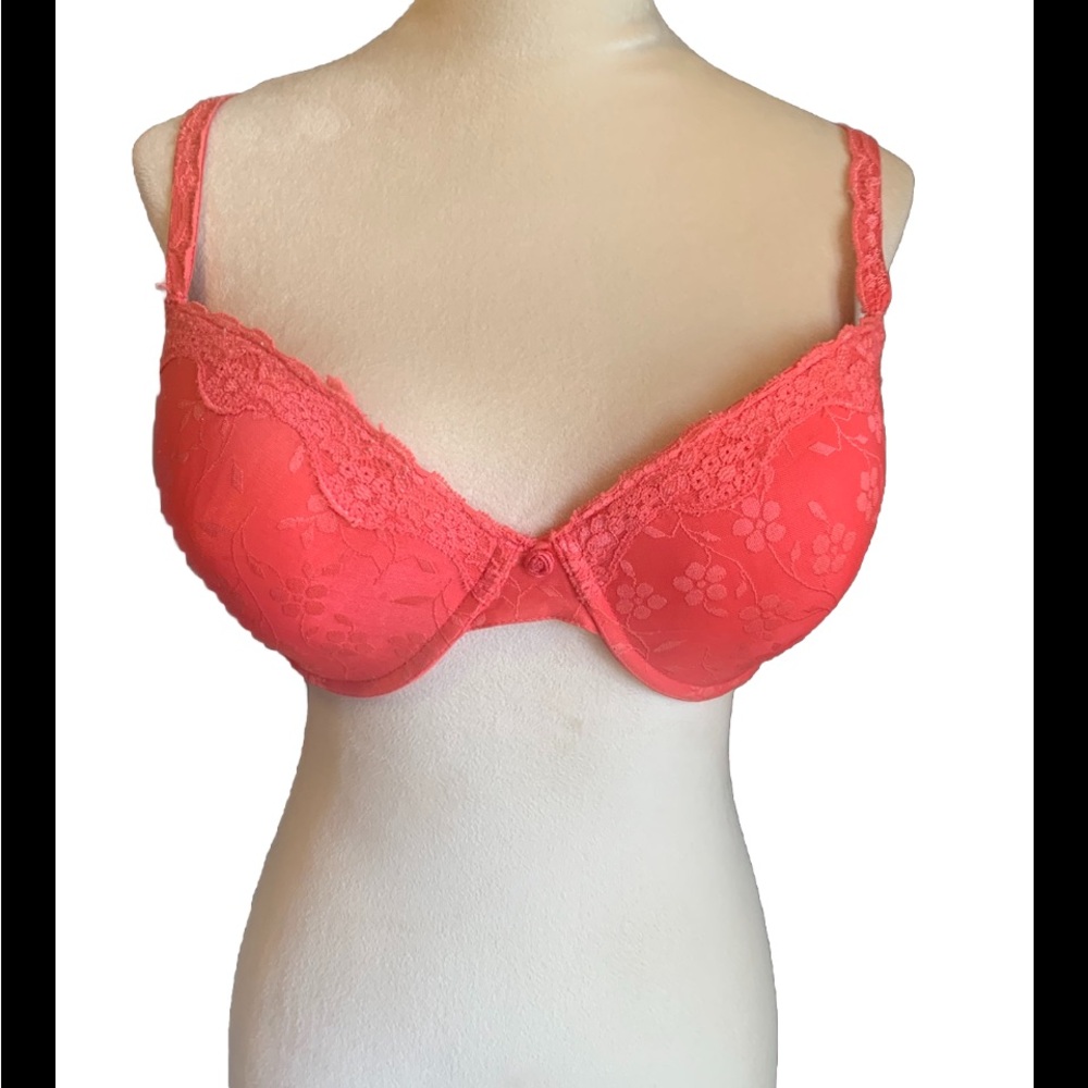 Q-T Intimates T Shirt Bra Coral Lined Underwire Size 38D
